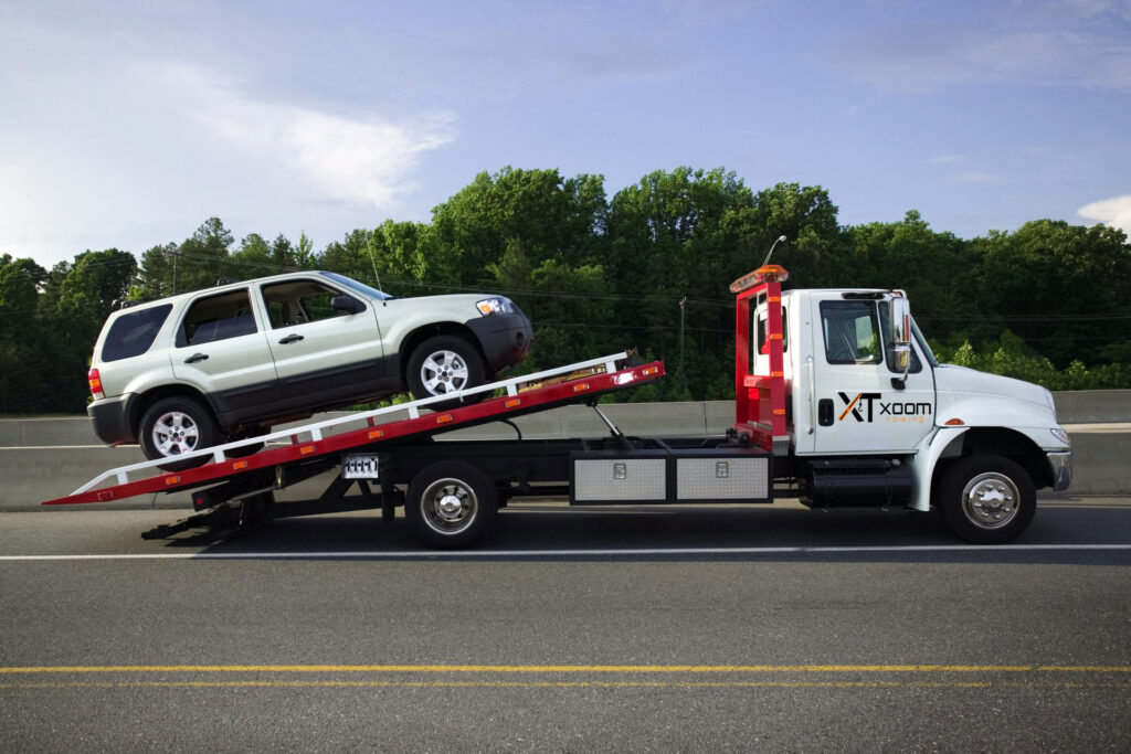 Flatbed vs. Wheel-Lift Towing