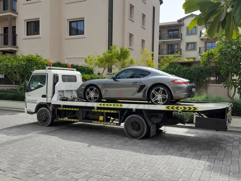 Car recovery dubai